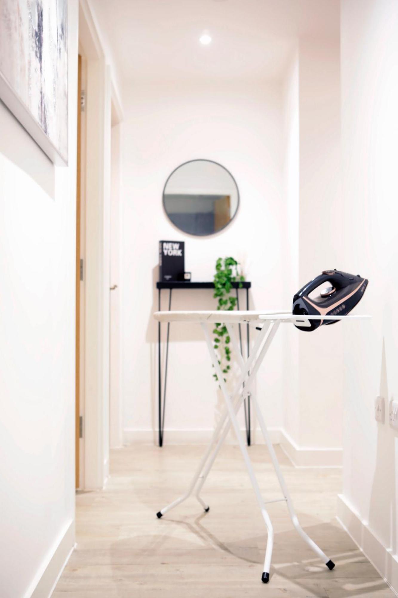 - 2-bed - Sleeps 4 - Wifi Apartment Manchester