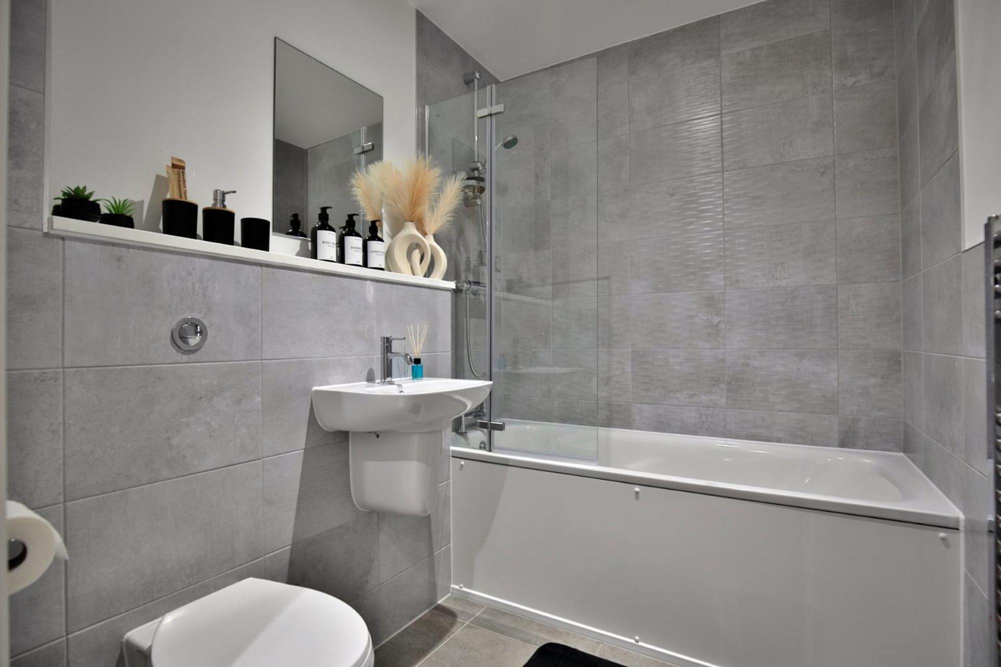 - 2-bed - Sleeps 4 - Wifi