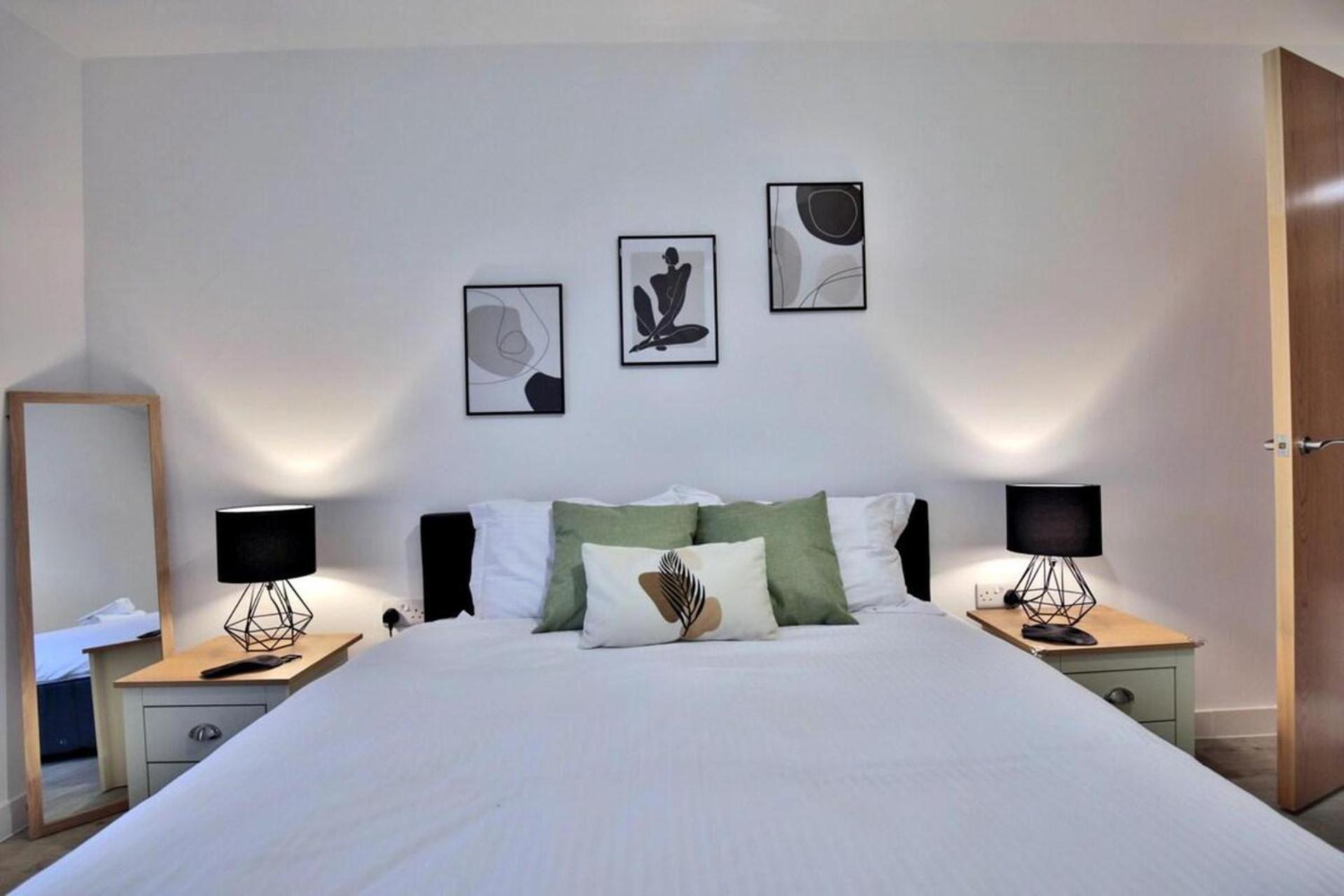 - 2-bed - Sleeps 4 - Wifi * Manchester