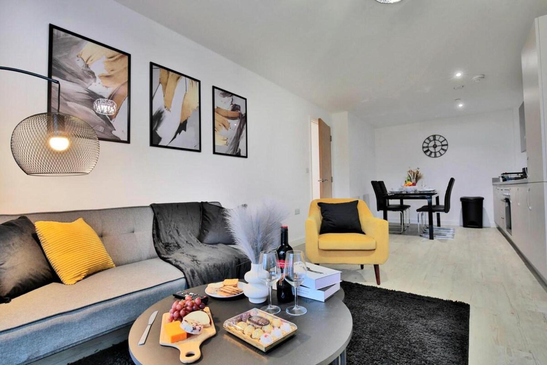 - 2-bed - Sleeps 4 - Wifi Apartment Manchester