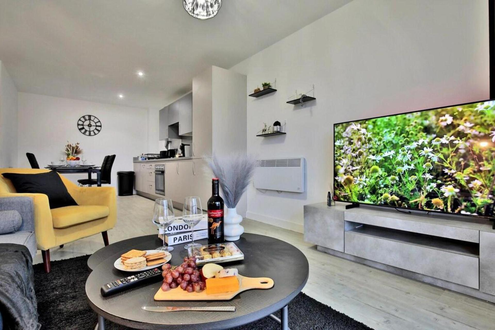 - 2-bed - Sleeps 4 - Wifi Apartment