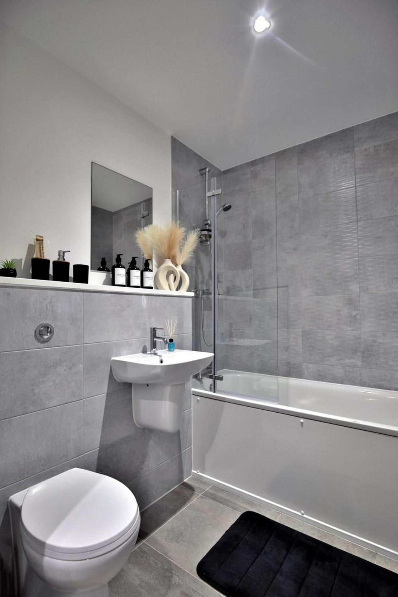 - 2-bed - Sleeps 4 - Wifi Manchester