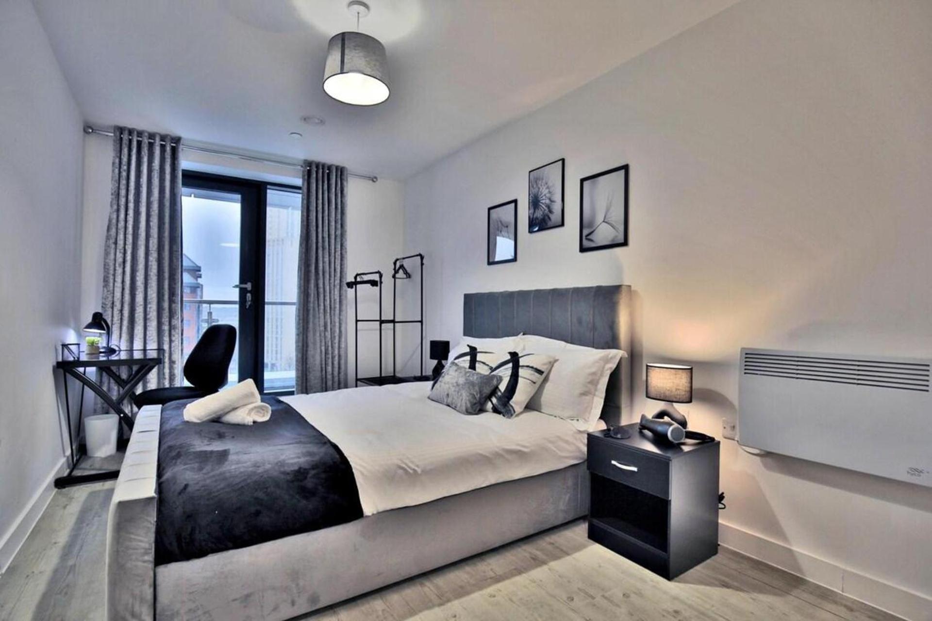 Apartment - 2-bed - Sleeps 4 - Wifi *